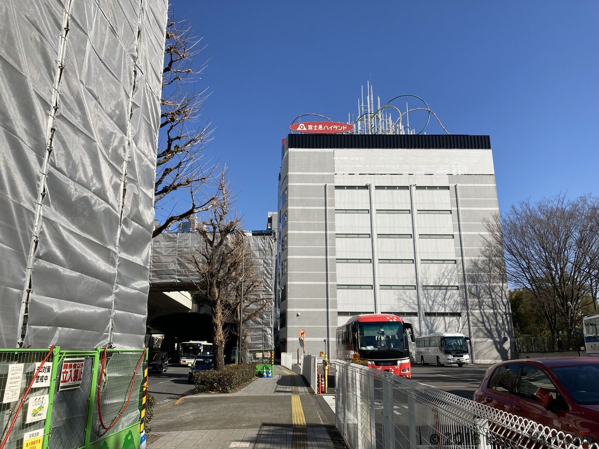 笹塚から新宿方面を散歩中に富士急行の東京本社を見つけた。